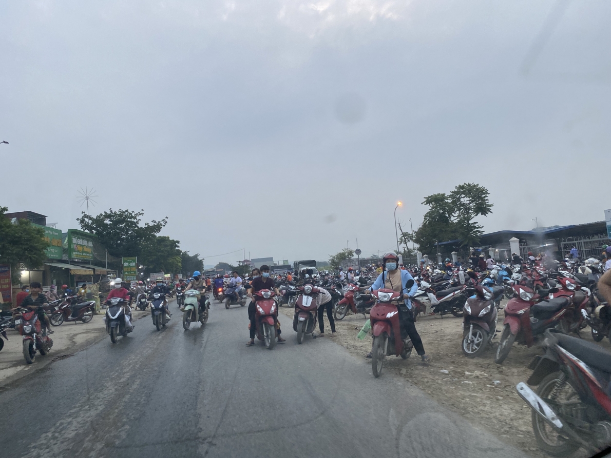 Huyện Vĩnh Lộc (Thanh Hóa): Chợ tạm không phép vẫn hoạt động ngang nhiên, chính quyền bất lực hay dung túng…