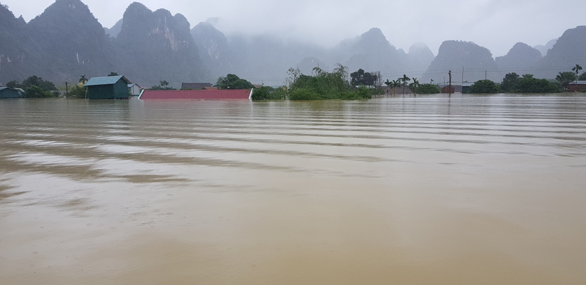 Cận cảnh vùng rốn lũ Tân Hóa