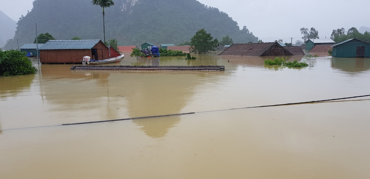 Cận cảnh vùng rốn lũ Tân Hóa