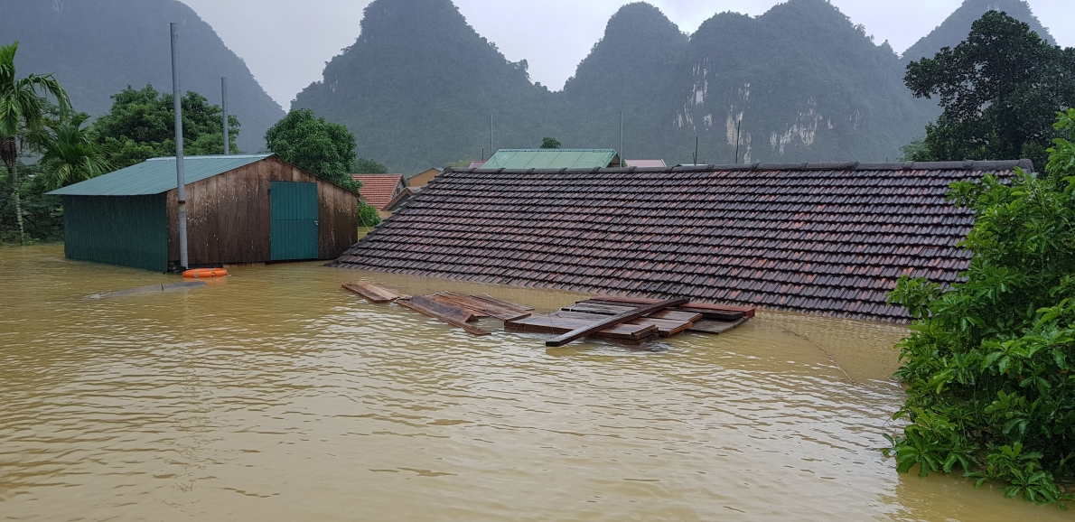 Cận cảnh vùng rốn lũ Tân Hóa