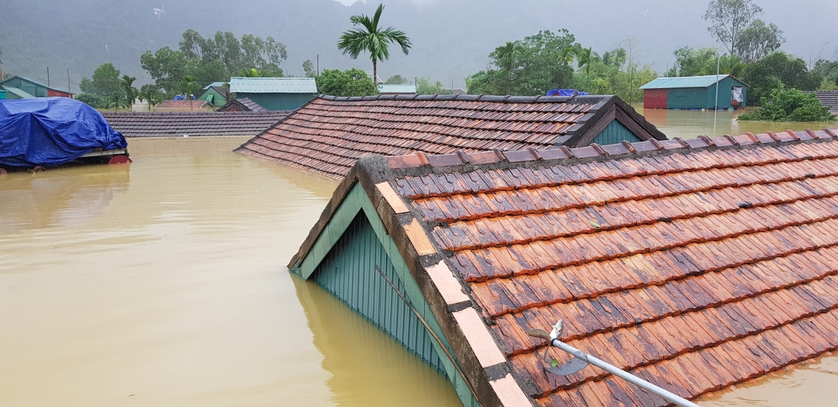 Cận cảnh vùng rốn lũ Tân Hóa