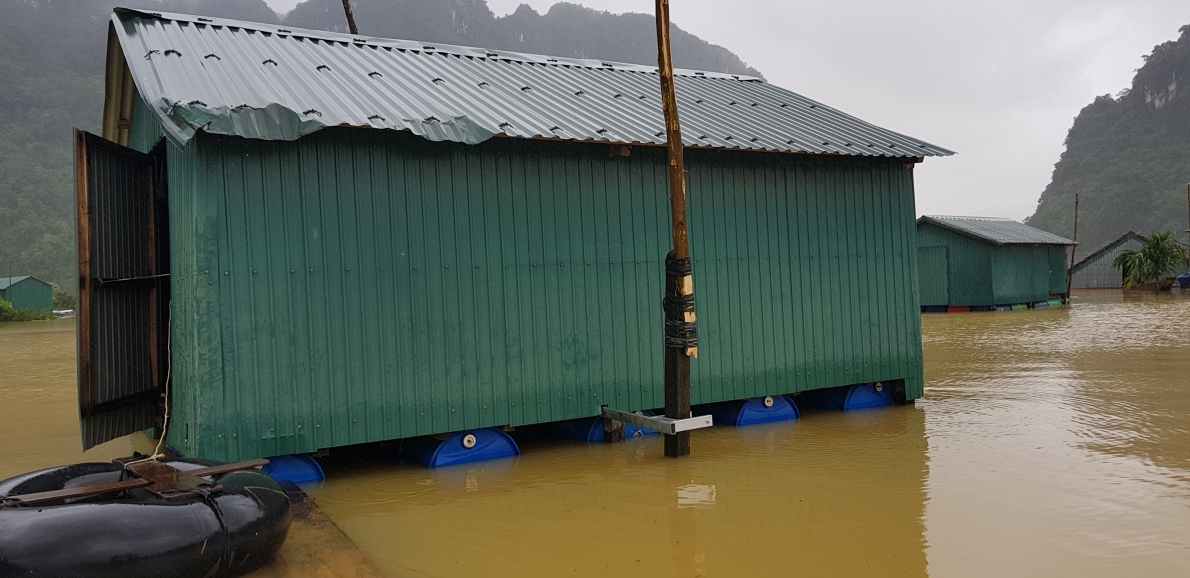 Cận cảnh vùng rốn lũ Tân Hóa