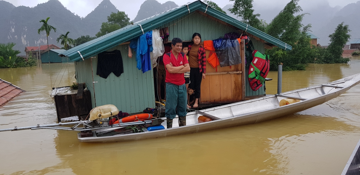 Cận cảnh vùng rốn lũ Tân Hóa