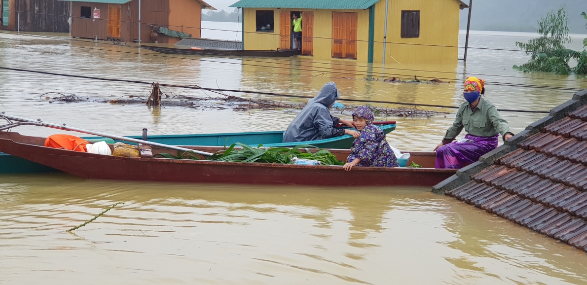 Cận cảnh vùng rốn lũ Tân Hóa