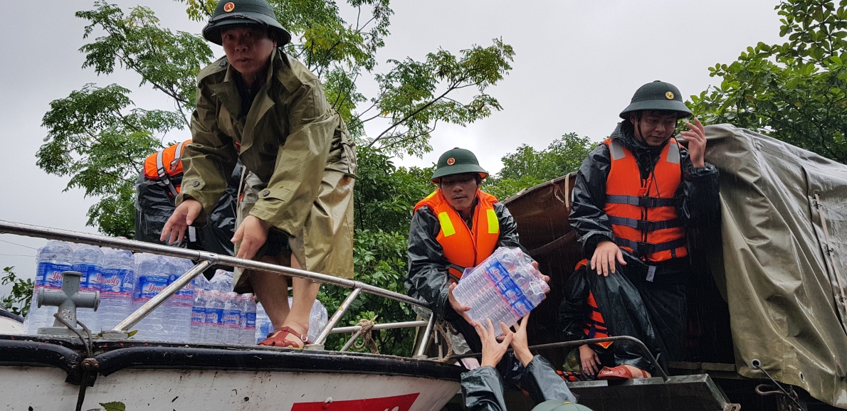 Cận cảnh vùng rốn lũ Tân Hóa