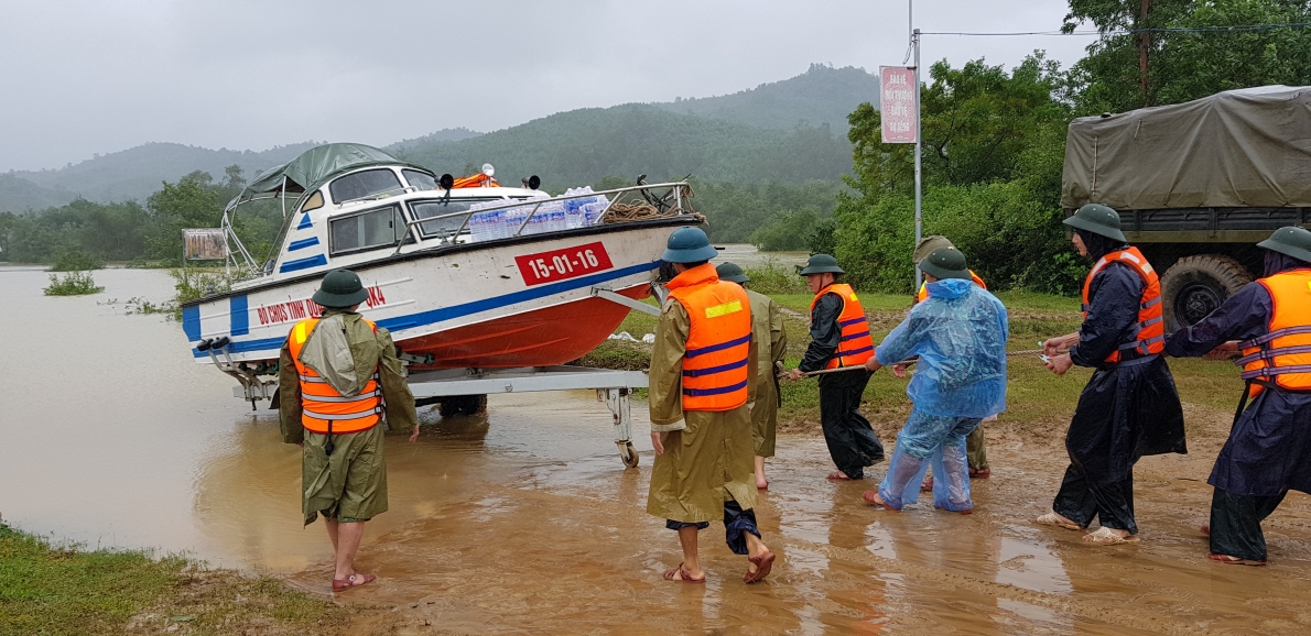 Cận cảnh vùng rốn lũ Tân Hóa