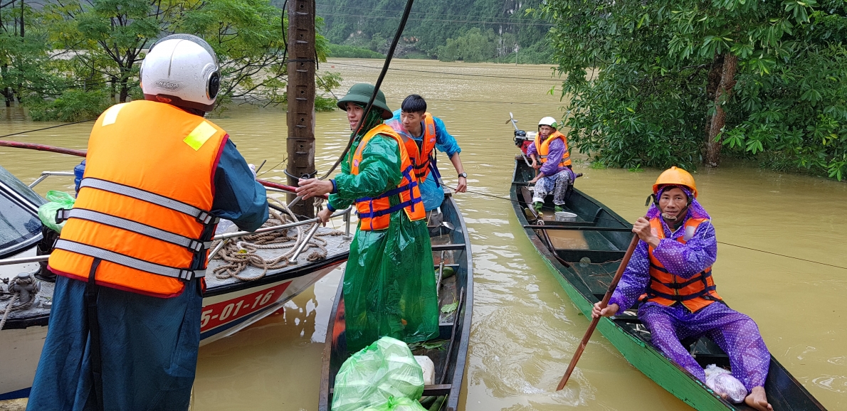 Cận cảnh vùng rốn lũ Tân Hóa