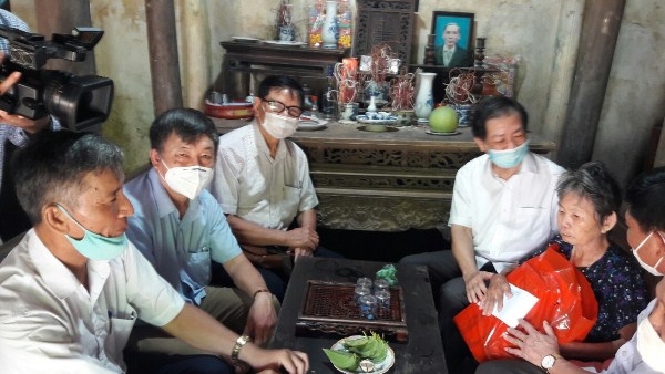 Hội NCT tỉnh Thanh Hóa: Thăm hỏi tặng quà NCT có hoàn cảnh khó khăn nhân ngày 1/10