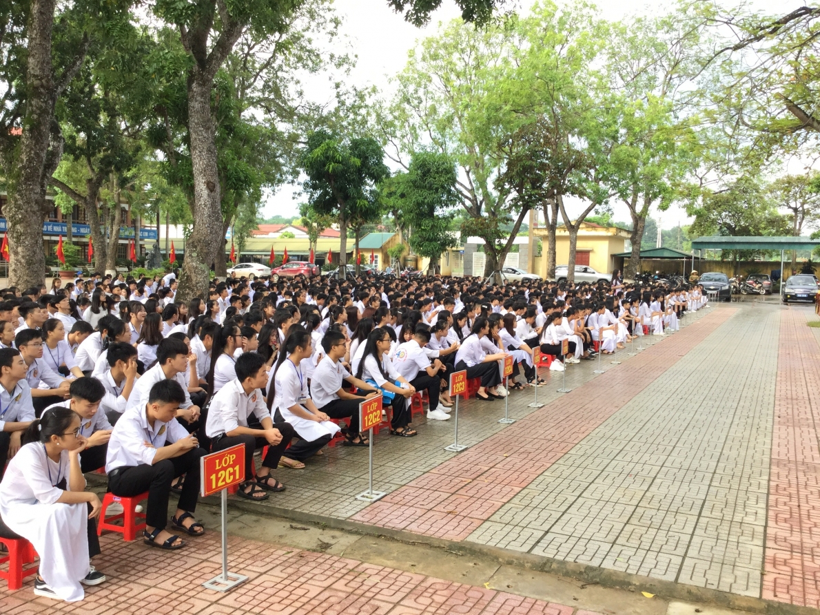 2 Sinh hoạt đầu tuần tại trường