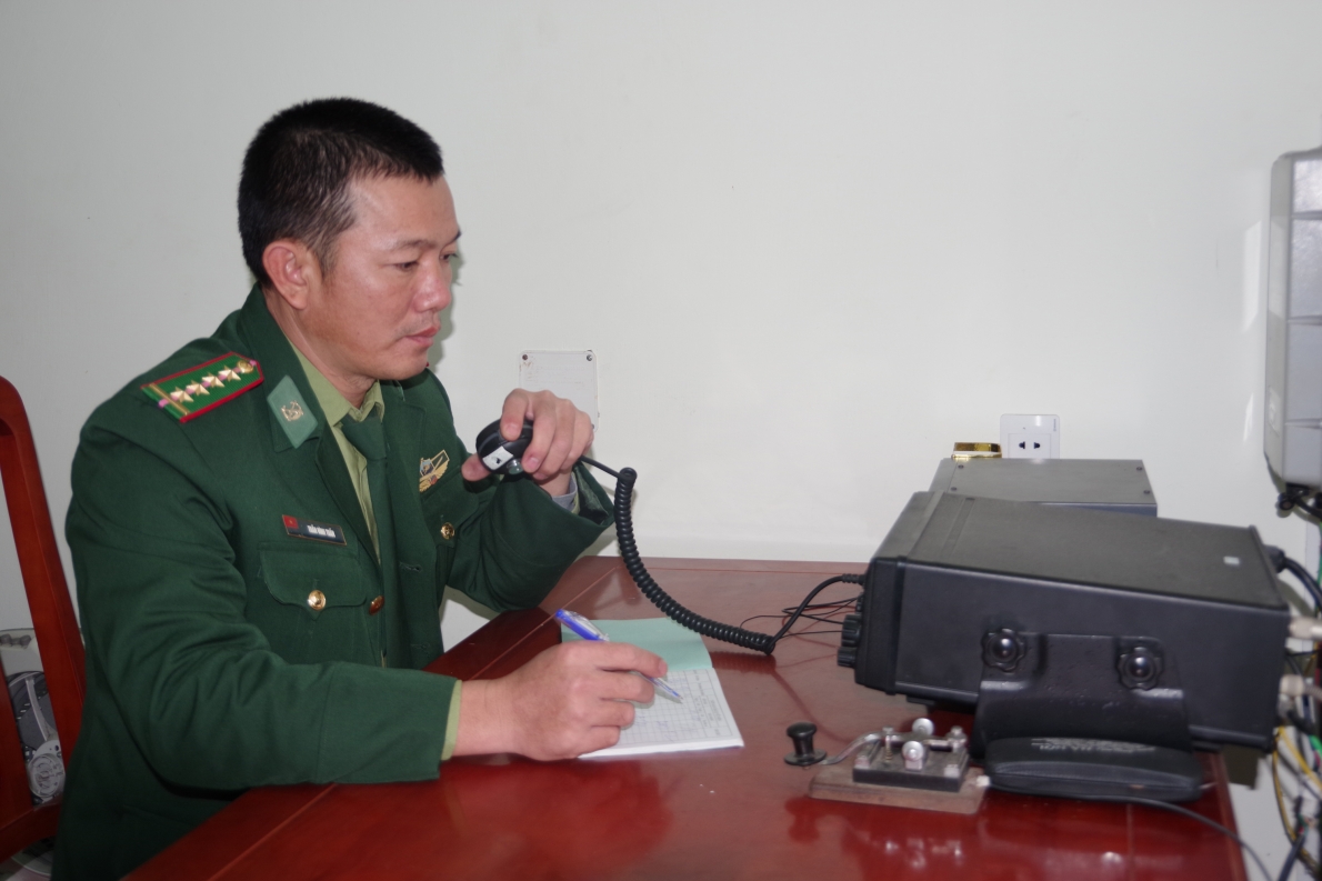 Gãy bánh lái, một tàu cá ở Quảng Bình gặp nạn