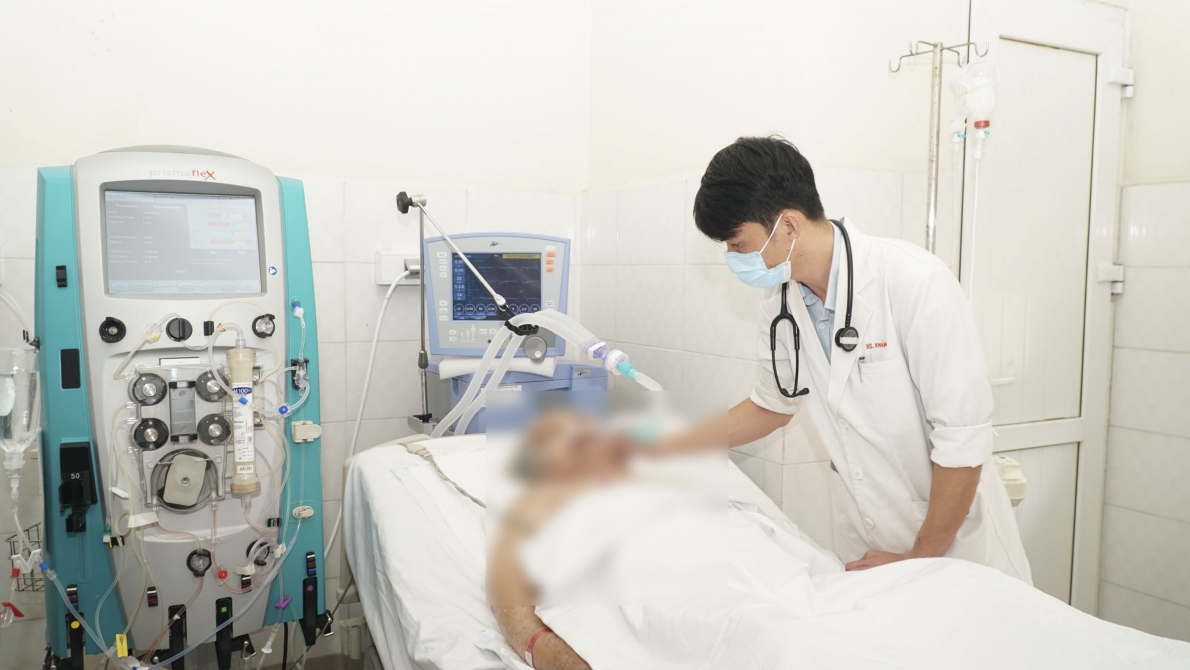 Bác sĩ hướng dẫn phòng ngừa hít sặc ở người cao tuổi