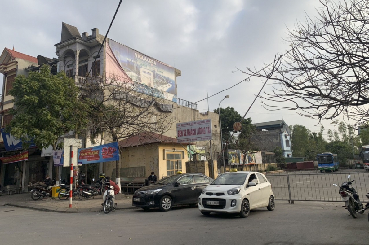 Xuân này con không về….