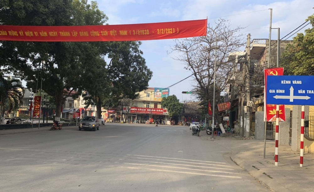 Xuân này con không về….