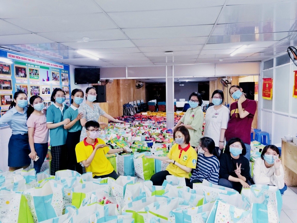 Trao tặng quà Tết: “Xuân yêu thương - Đồng hành cùng người bệnh”