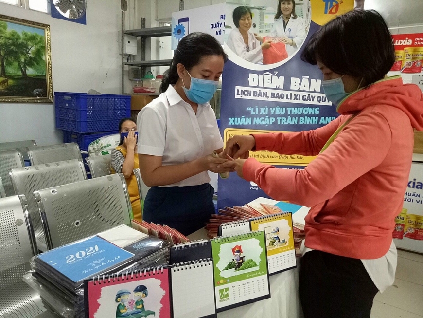 Trao tặng quà Tết: “Xuân yêu thương - Đồng hành cùng người bệnh”