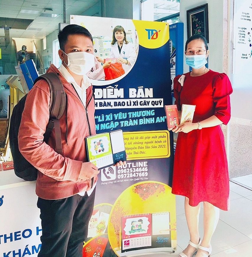 Trao tặng quà Tết: “Xuân yêu thương - Đồng hành cùng người bệnh”