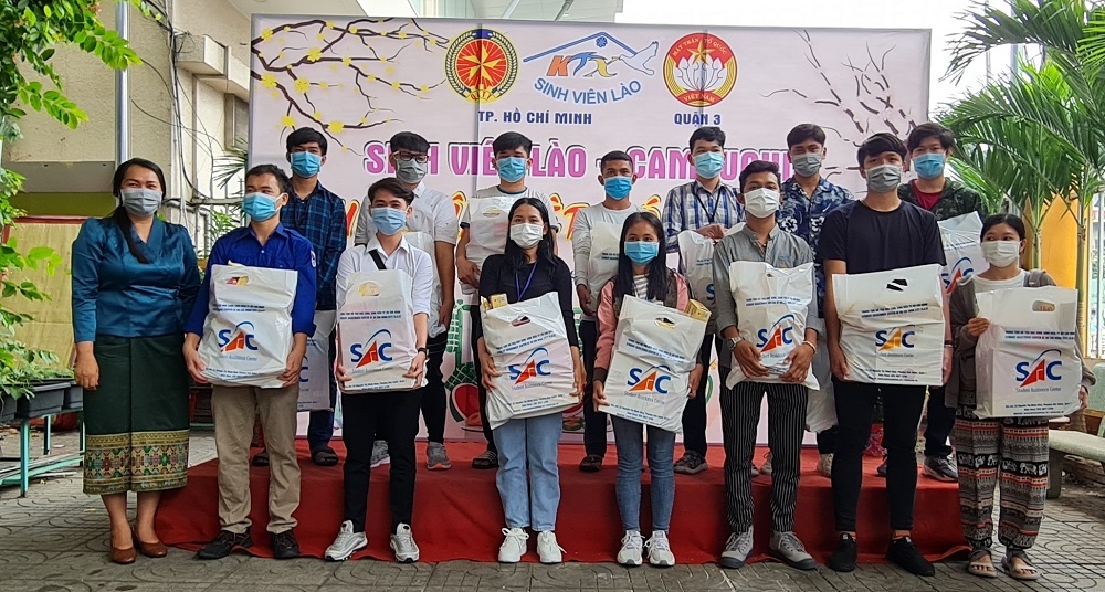 Sinh viên Lào - Campuchia lần đầu tiên trải nghiệm: “Vui Xuân Việt - Đón Tết Việt”