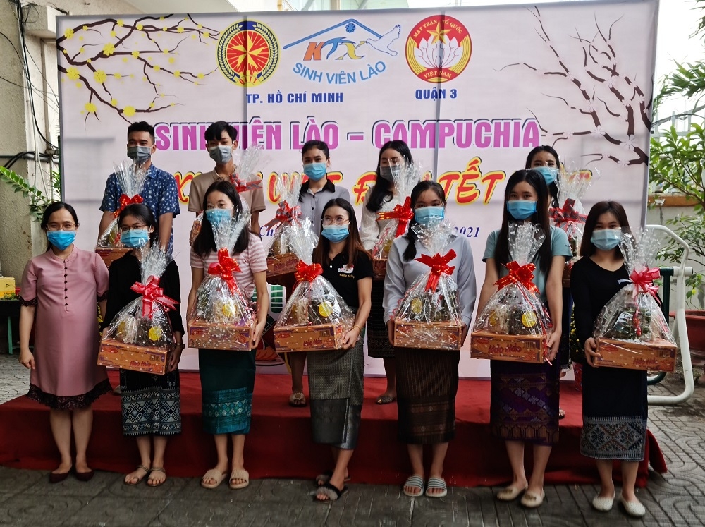 Sinh viên Lào - Campuchia lần đầu tiên trải nghiệm: “Vui Xuân Việt - Đón Tết Việt”