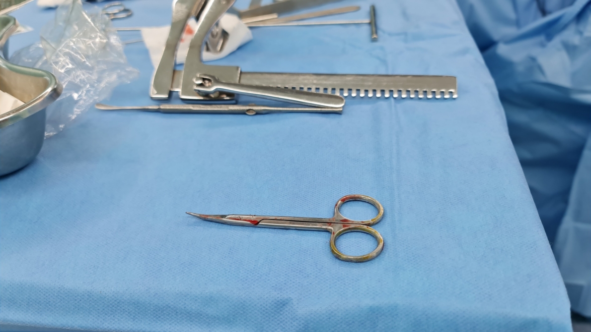 TP Hồ Chí Minh: BV Quân Y 175 mổ thành công cho người đàn ông tự lấy kéo đâm vào cổ