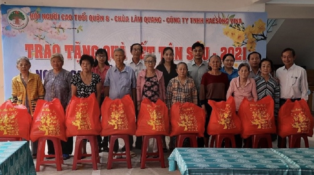 Hội NCT TP Hồ Chí Minh thăm, chúc tết NCT có hoàn cảnh khó khăn trên địa bàn quận 8