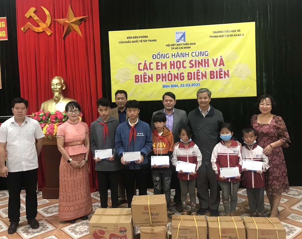 Hội Dệt may thêu đan TP Hồ Chí Minh chung tay chăm lo trẻ em khó khăn vùng cao Tây Bắc