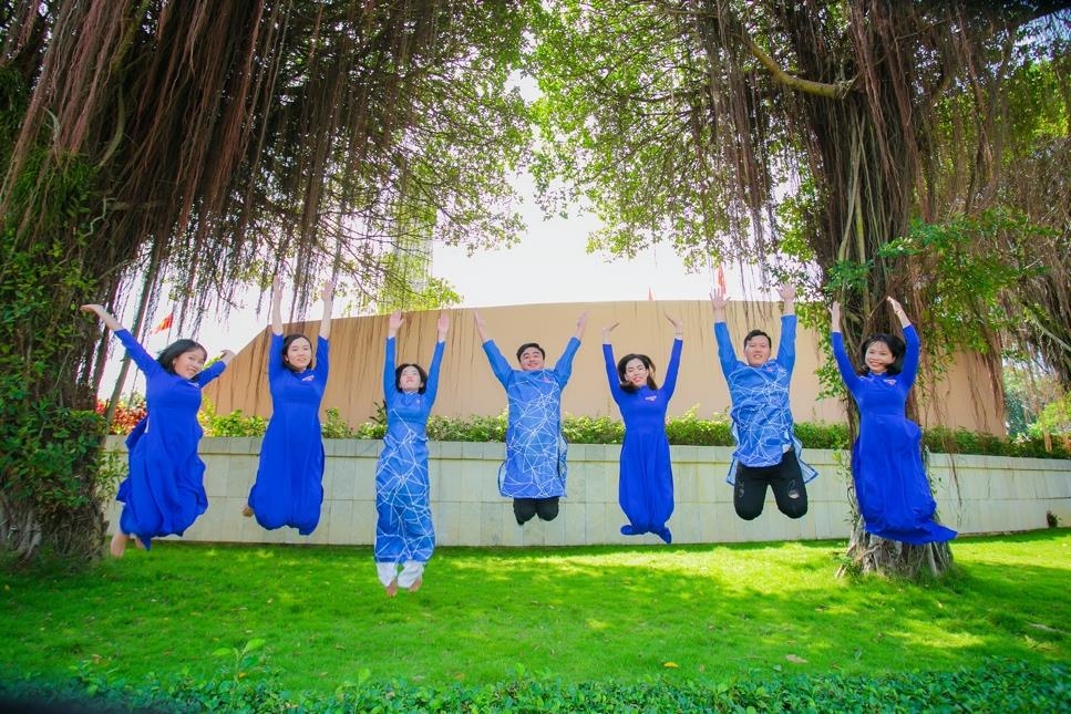 Tuổi trẻ Bình Phước cùng NTK Việt Hùng lan tỏa niềm yêu áo dài Việt