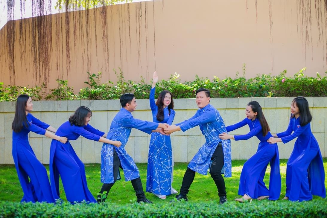 Tuổi trẻ Bình Phước cùng NTK Việt Hùng lan tỏa niềm yêu áo dài Việt