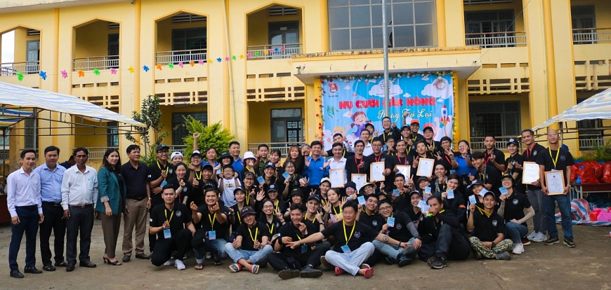 Khi Bình Phước - Đăk Nông đồng lòng mang nụ cười đến học sinh vùng xa