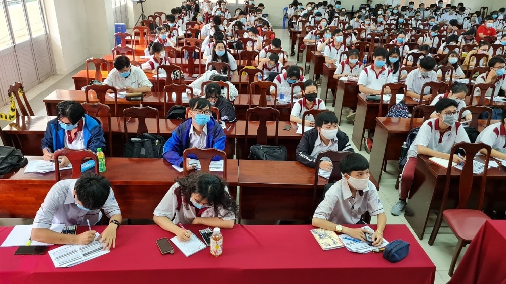 Hơn 600 học sinh tham dự chuyên đề “Sử dụng máy tính cầm tay giải nhanh một số bài toán trong đề thi tốt nghiệp THPT”