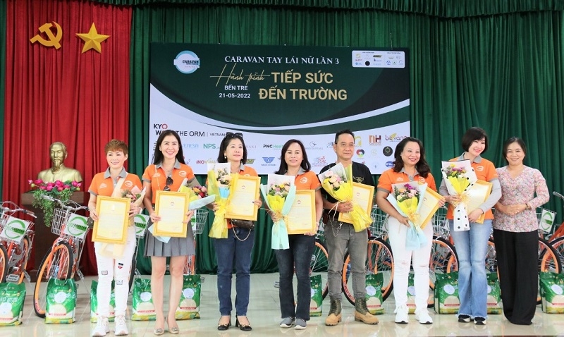 Đong đầy cảm xúc tại Chương trình Caravan “Hành trình tiếp sức đến trường 2022”