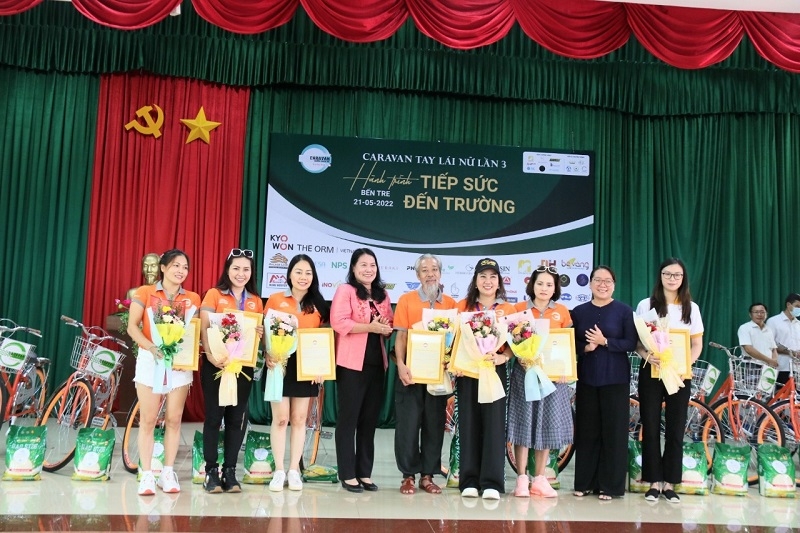 Đong đầy cảm xúc tại Chương trình Caravan “Hành trình tiếp sức đến trường 2022”