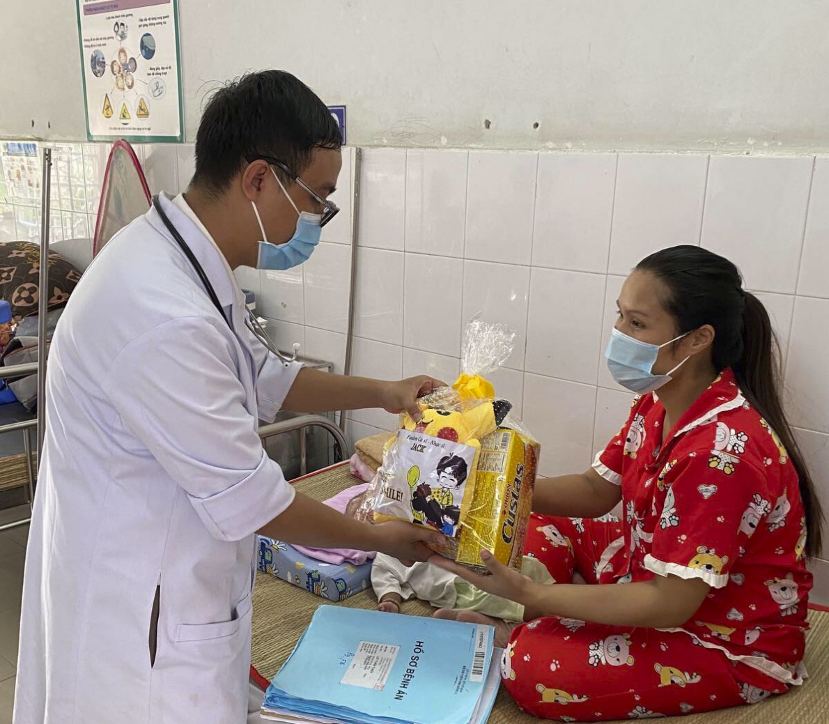 BV Nhi Đồng 2, TP Hồ Chí Minh chăm lo tết thiếu nhi 1/6 cho các bé