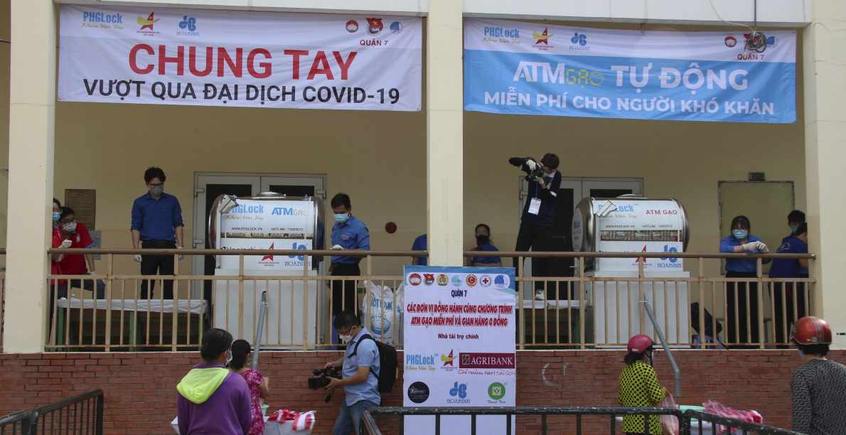 ATM gạo miễn phí và gian hàng 0 đồng phục vụ người dân trong 10 ngày