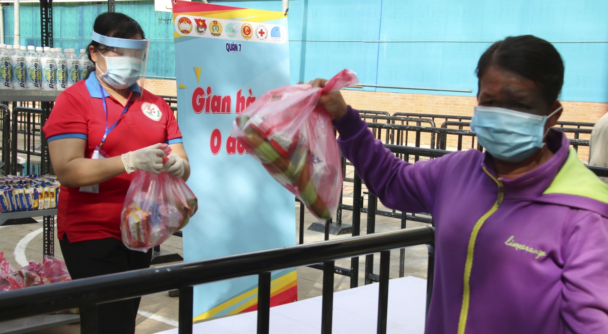 ATM gạo miễn phí và gian hàng 0 đồng phục vụ người dân trong 10 ngày