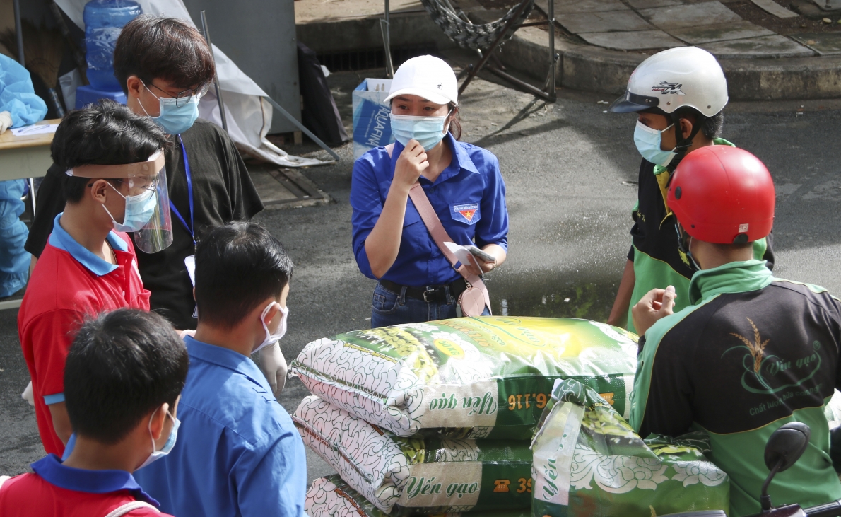 ATM gạo miễn phí và gian hàng 0 đồng phục vụ người dân trong 10 ngày