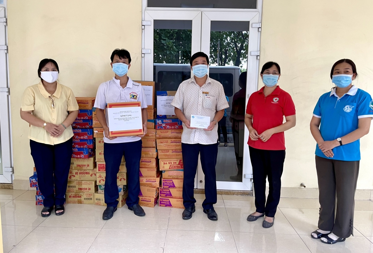 Tiếp nhận và trao 4 tấn gạo đến các khu vực bị cách ly, phong tỏa do ảnh hưởng dịch Covid-19