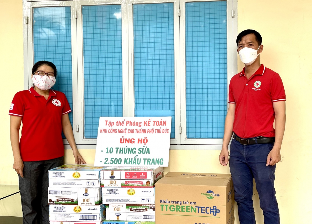 Tiếp nhận và trao 4 tấn gạo đến các khu vực bị cách ly, phong tỏa do ảnh hưởng dịch Covid-19