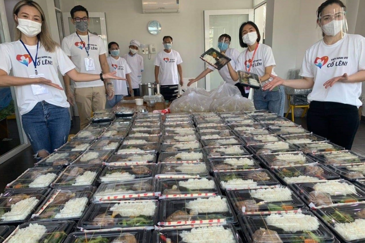 Cung cấp hàng ngàn suất ăn miễn phí mỗi ngày cho cộng đồng vượt qua đại dịch
