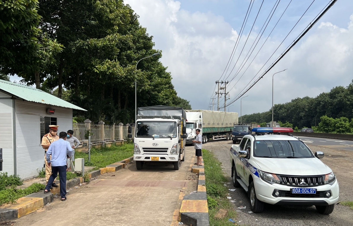 Triển khai đồng bộ, ra quân xử lý nghiêm các vi phạm trật tự ATGT, xe quá khổ quá tải
