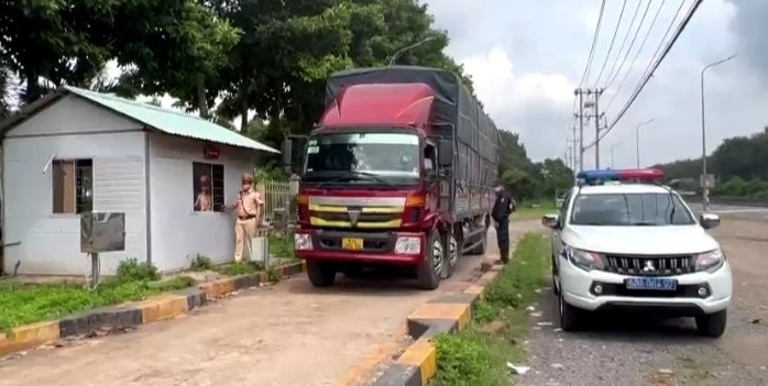 Triển khai đồng bộ, ra quân xử lý nghiêm các vi phạm trật tự ATGT, xe quá khổ quá tải