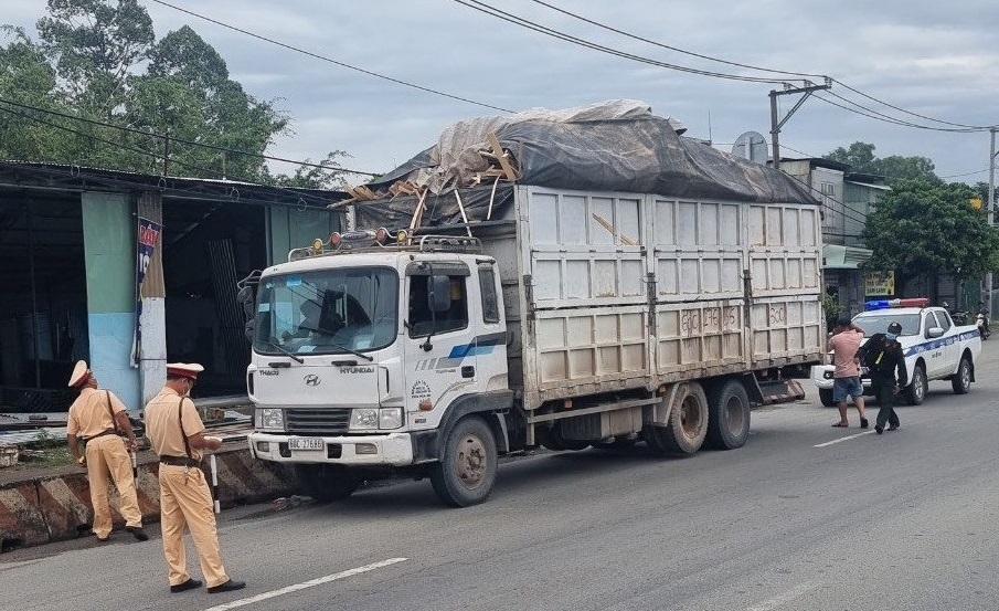 Triển khai đồng bộ, ra quân xử lý nghiêm các vi phạm trật tự ATGT, xe quá khổ quá tải