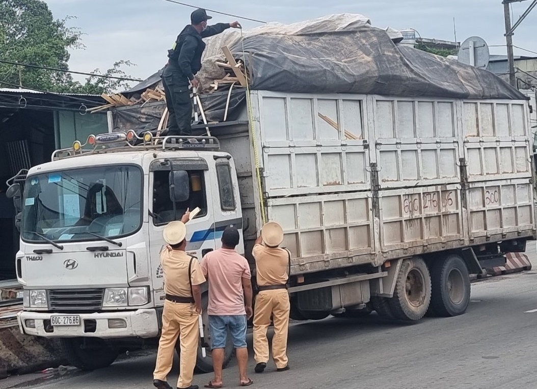 Triển khai đồng bộ, ra quân xử lý nghiêm các vi phạm trật tự ATGT, xe quá khổ quá tải