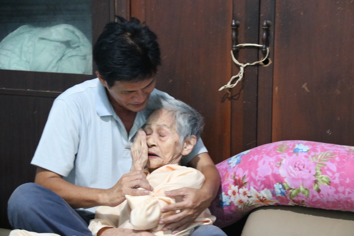Hội NCT quận 7, TP Hồ Chí Minh: Thăm chúc thọ các cụ 90 tuổi