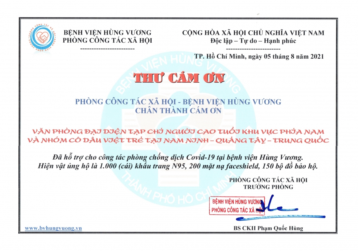 Nhóm cô dâu Việt tại Quảng Tây, Trung Quốc trao tặng trang thiết bị y tế cho bệnh viện Hùng Vương điều trị bệnh nhân Covid-19