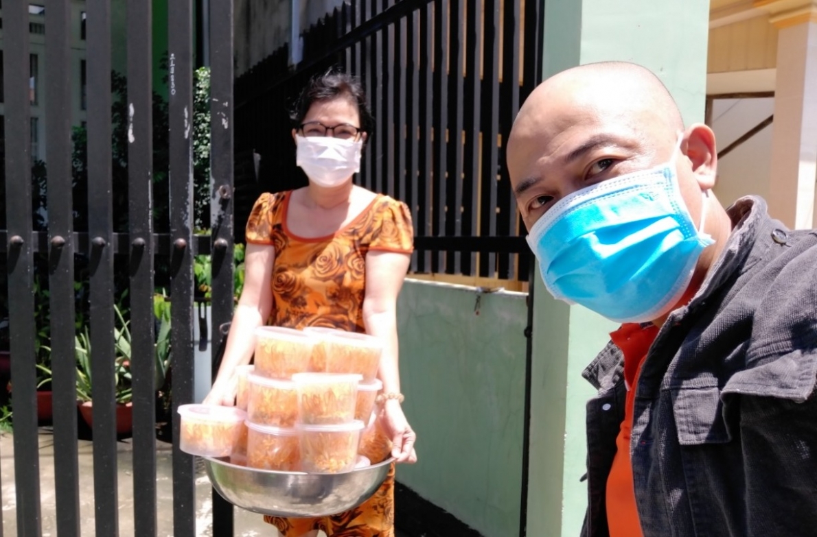 Trao tặng 2.000 hộp đông trùng hạ thảo tươi đến NCT trên địa bàn TP Hồ Chí Minh