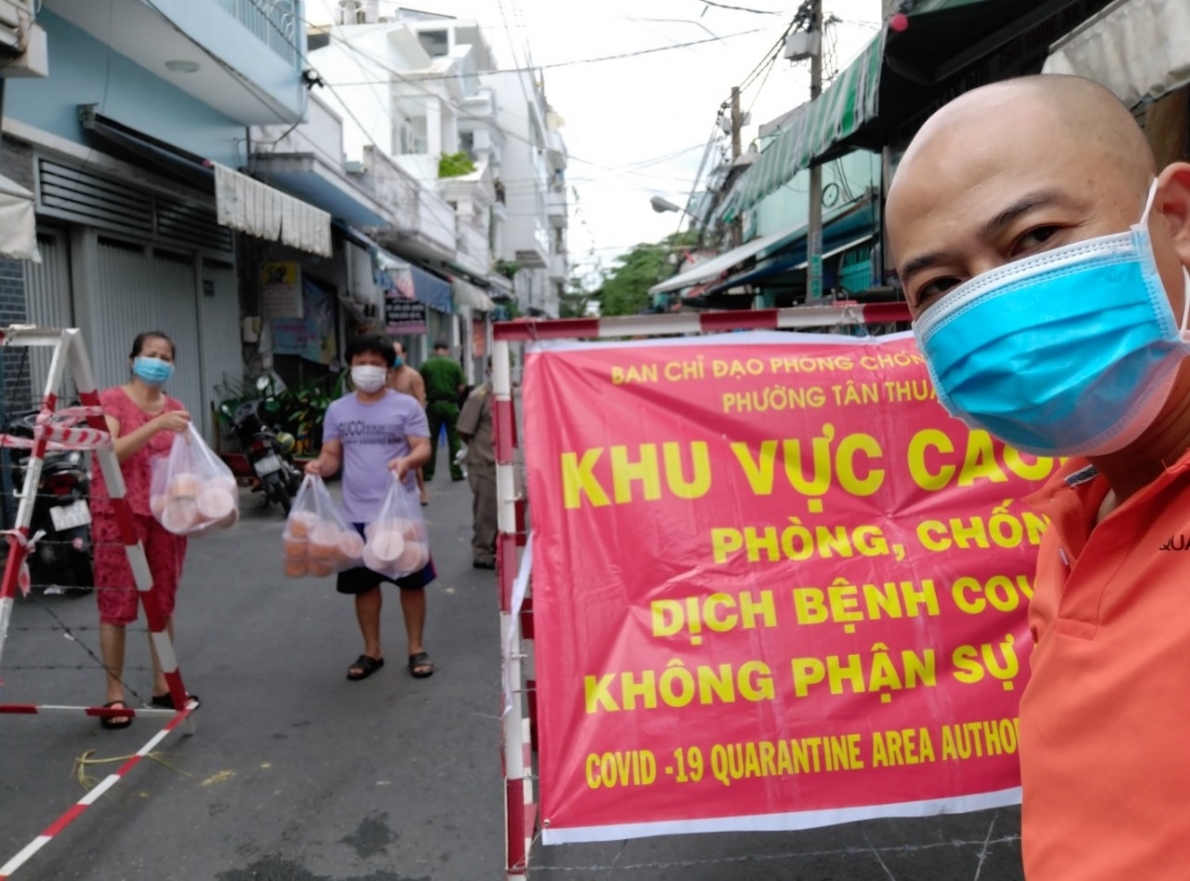 Trao tặng 2.000 hộp đông trùng hạ thảo tươi đến NCT trên địa bàn TP Hồ Chí Minh