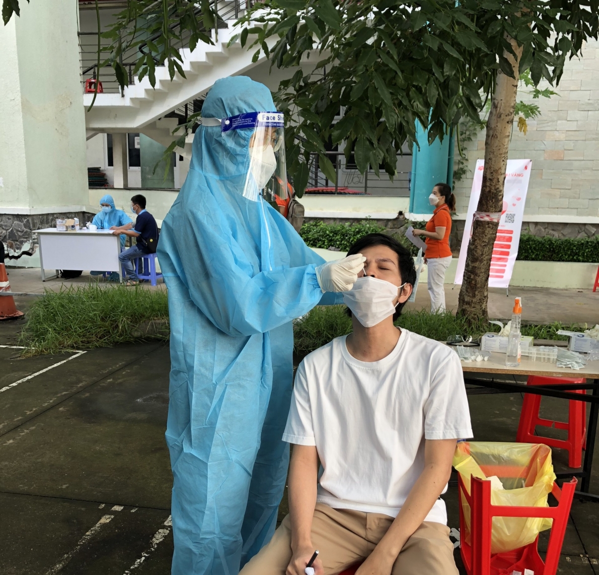 Quận 7, TP Hồ Chí Minh: Những Giọt máu vàng mùa covid-19