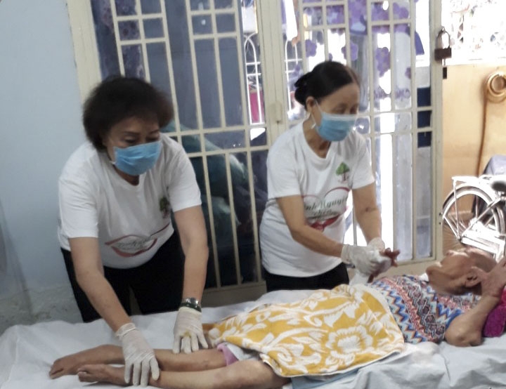 Quận 7, TP Hồ Chí Minh: Thăm mừng thọ các cụ nhân ngày Quốc tế Người cao tuổi