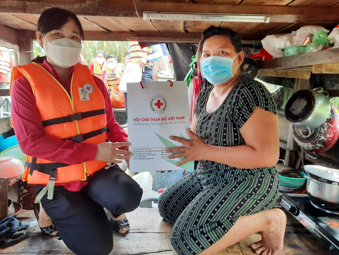 “Kết nối cộng đồng-Vượt qua thử thách”: Hỗ trợ người dân có hoàn cảnh khó khăn do ảnh hưởng của dịch Covid-19