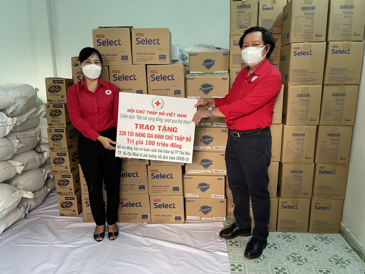 “Kết nối cộng đồng-Vượt qua thử thách”: Hỗ trợ người dân có hoàn cảnh khó khăn do ảnh hưởng của dịch Covid-19